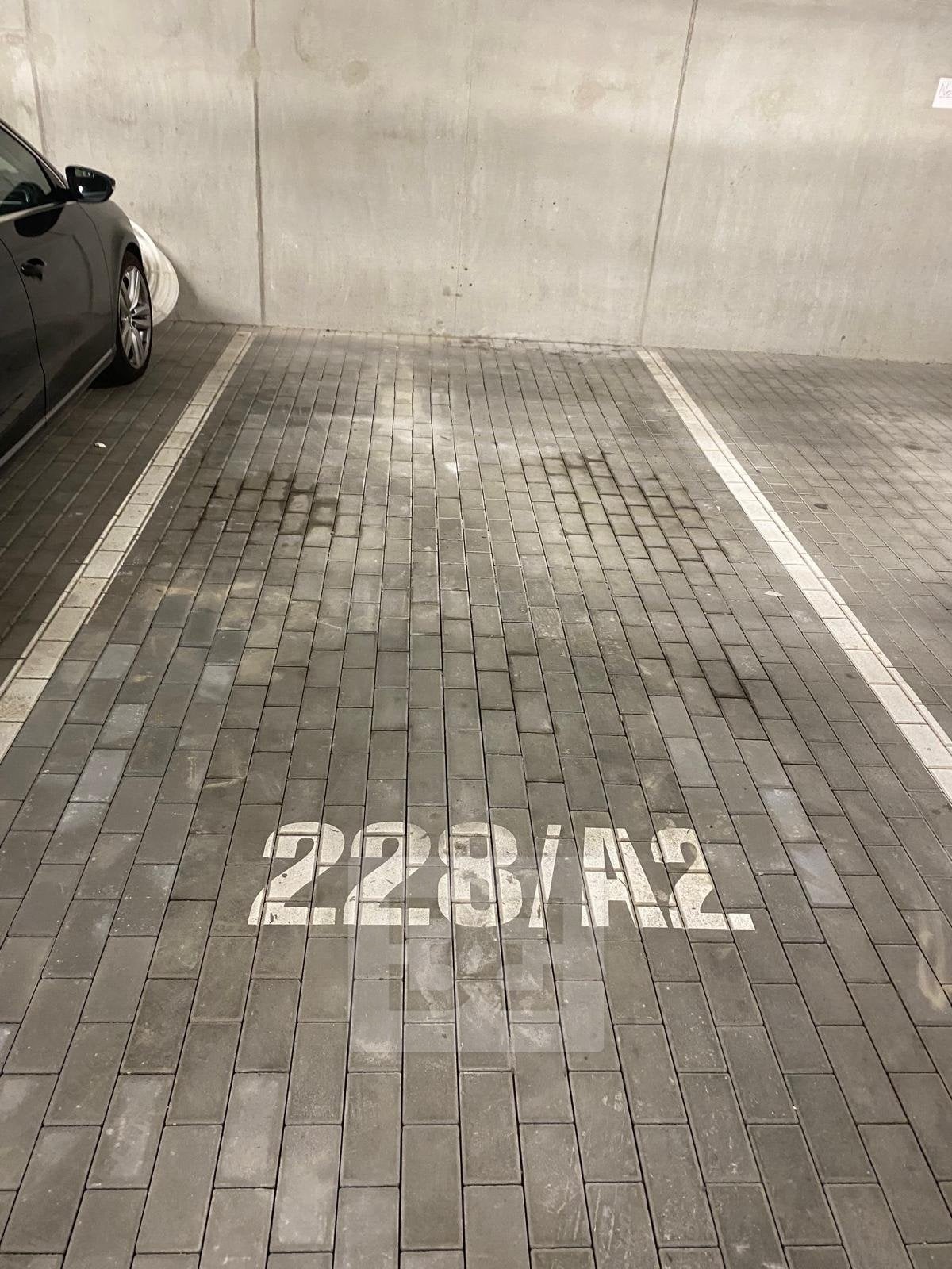 Rent garage parking space 16 m², Praha - Střížkov