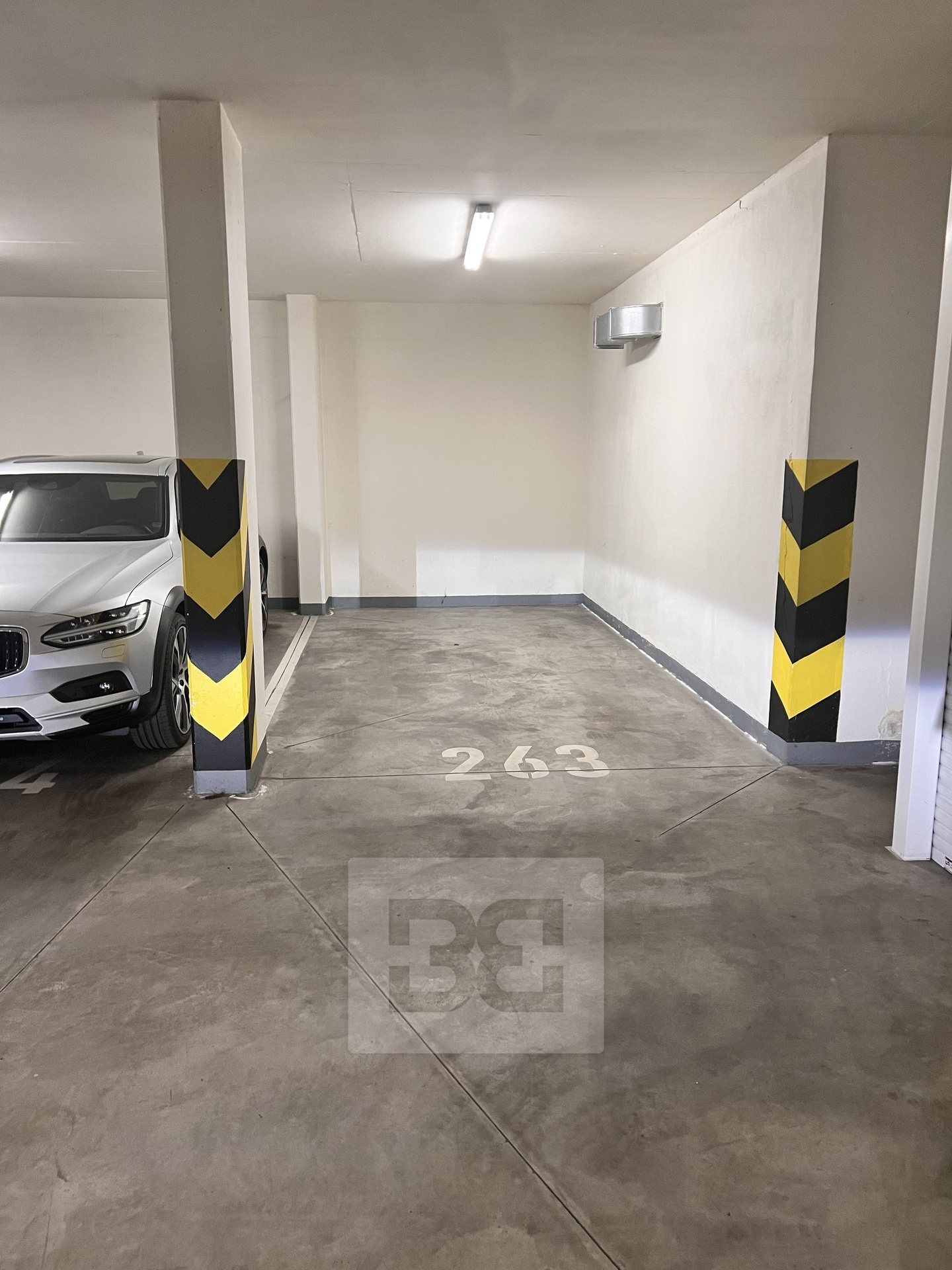 Garage parking space for rent in Za valem 15, Praha 4 - Kunratice