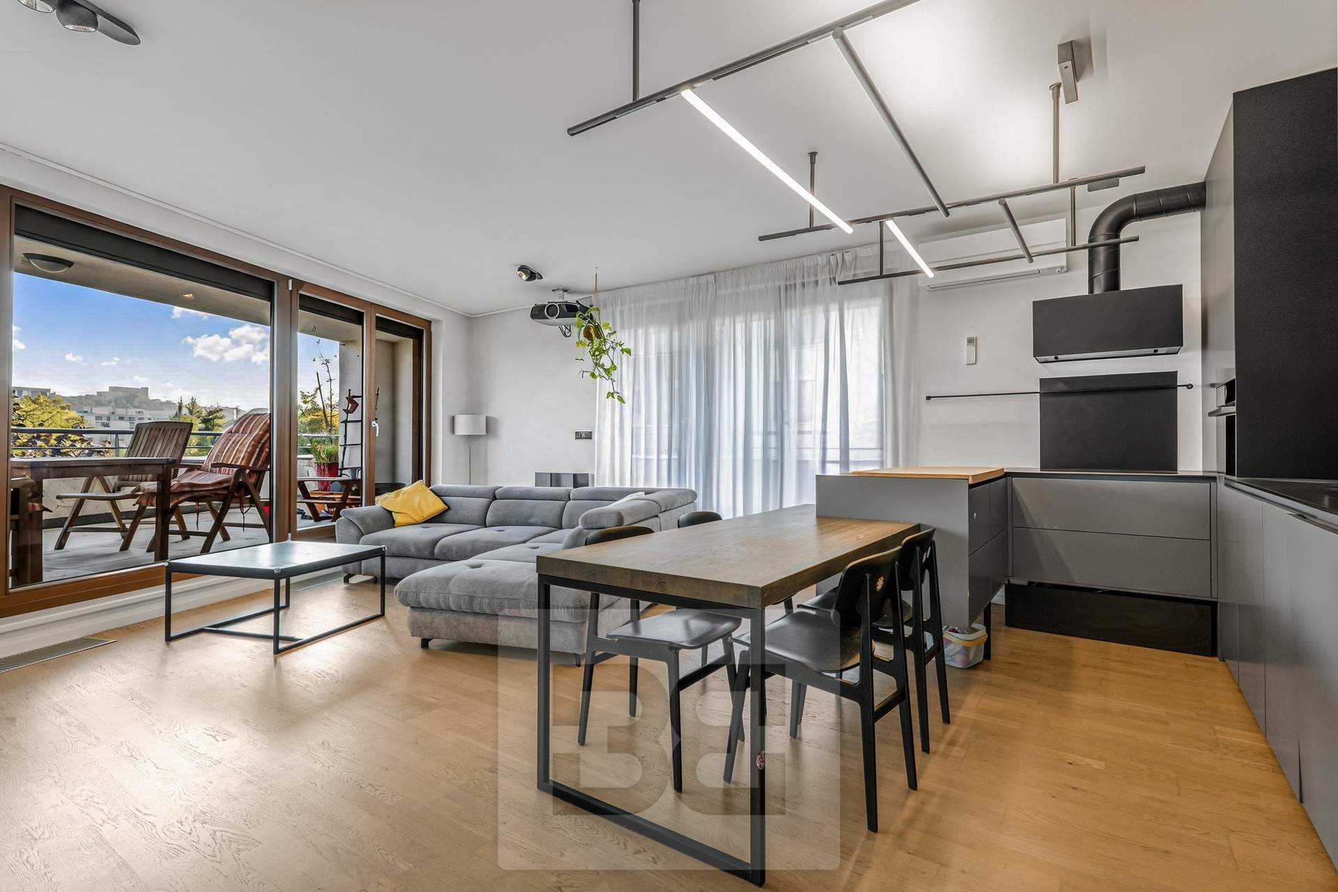 Sale of 4+kk apartment, 106 m², terrace, garage, underground parking, Prague - Holešovice