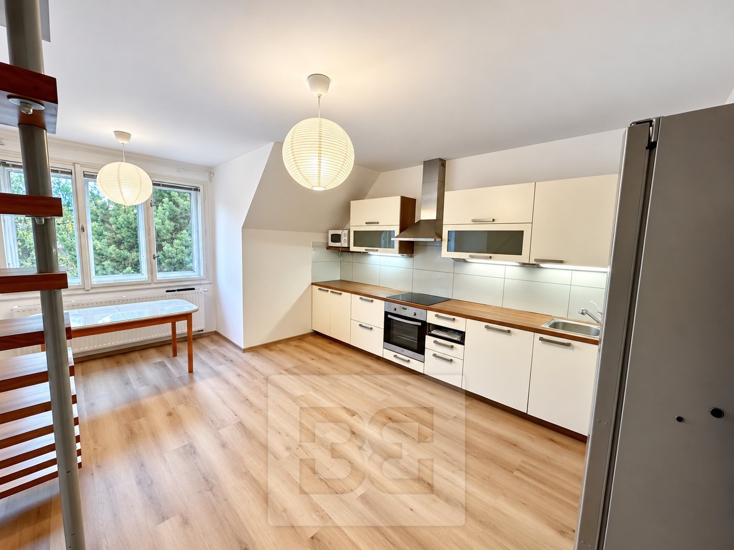 Rent flats 4+kk 99 m², Praha - Vokovice