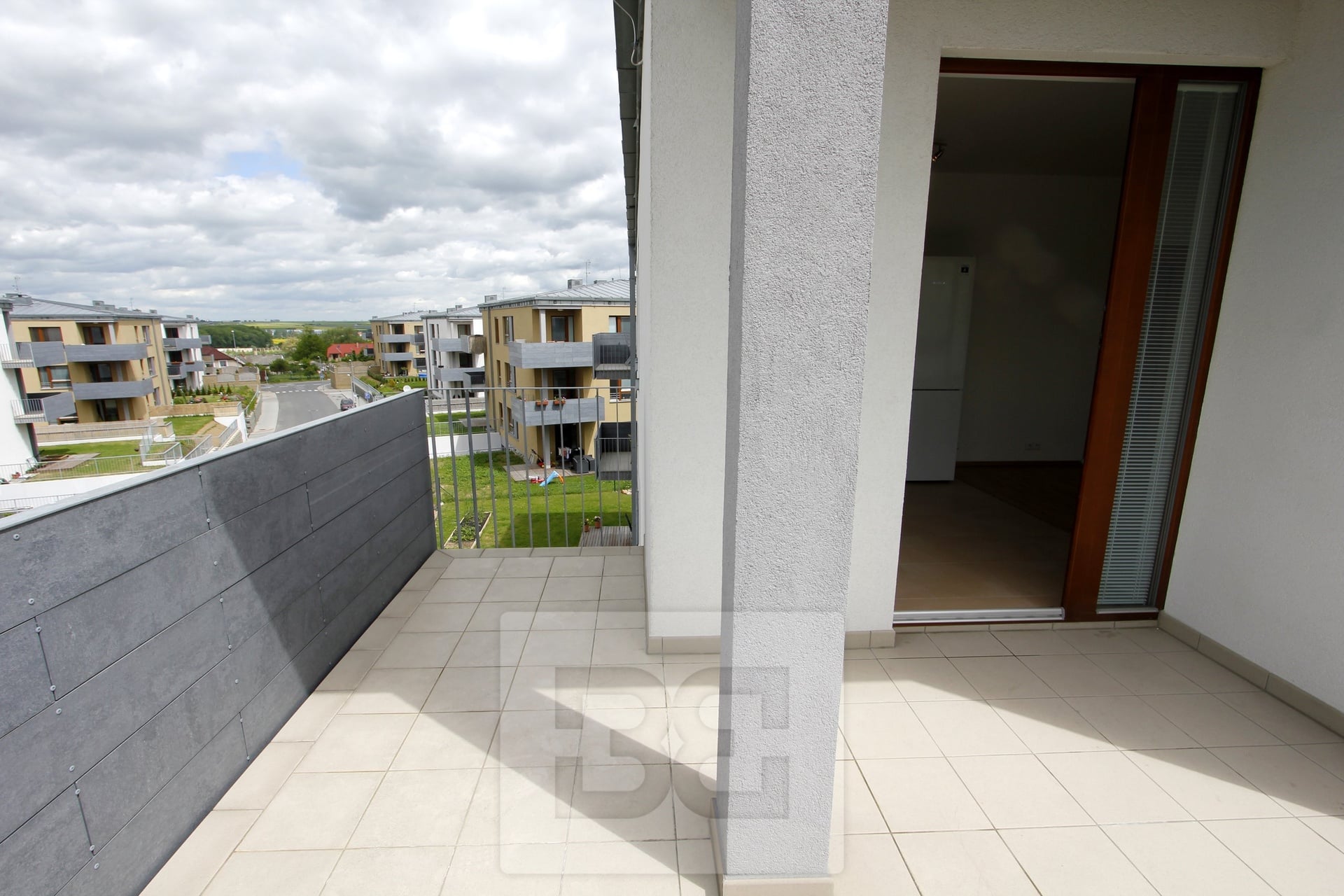 Prodej bytu 2+kk s balkonem, garážovým stáním a sklepem | Zličínský Dvůr, Praha 5