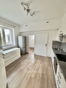 Pronájem bytu 3+1 120 m² se zahradou 300 m², Praha - Hlubočepy