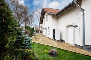 Family house in a quiet and popular location in the village of Zlatníky, Prague - west