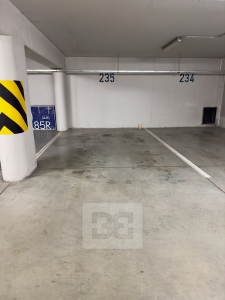 Garage space for rent - Prague - Hlubočepy