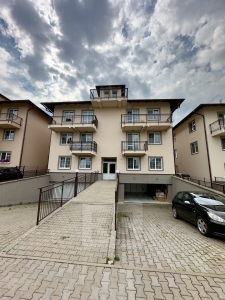 Pronájem bytu 4+kk 95 m² s garážovým a venkovním stáním