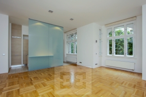 Beautiful 2-bedroom apartment with 2 balconies and 2 bathrooms in Vinohrady, U kanálky Street