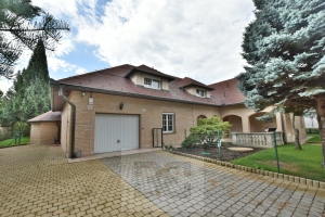 Beautiful 5BED family house with large garden in Průhonice, Ricanska street