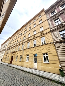 Prostorný byt 2+1, 75 m² s balkonem, v centru Prahy