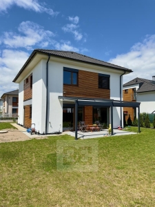 Renting a family house of 144 m², with a garden of 350 m²