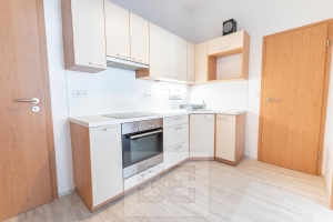Pronájem bytu 2+kk 47 m² včetně parkování, Praha - Vršovice