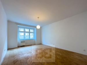 Prostorný byt 3+1 s lodžií v Holešovicích 107,6 m²