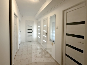 Prostorný a světlý byt s balkonem a množstvím úložného prostoru v klidné části Prahy 3+1 77 m², Praha - Michle