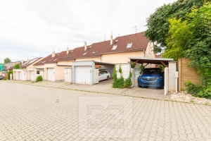 Pronájem rodinného domu 6+kk 150 m², Zahrada 253m², 3 parkovací místa, Líbeznice